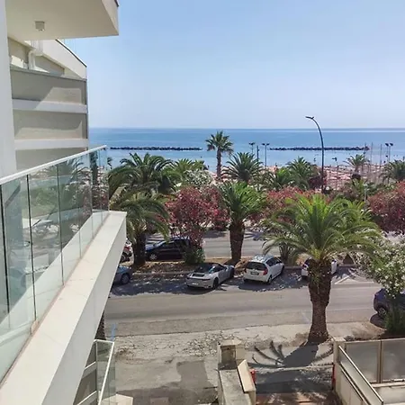 Appartamento Lovely Fronte Mare Con Servizio *