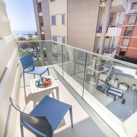 Апартаменты Lovely Fronte Mare Con Servizio Сан-Бенедетто-дель-Тронто