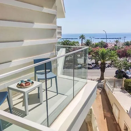 Apartment Lovely Fronte Mare Con Servizio *