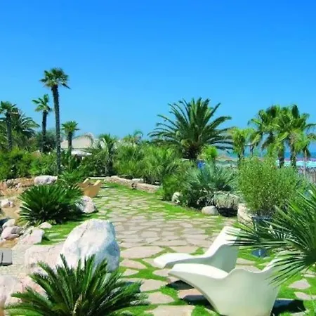 Lovely Fronte Mare Con Servizio Сан-Бенедетто-дель-Тронто