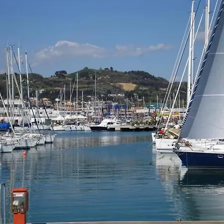 Lovely Fronte Mare Con Servizio Apartment